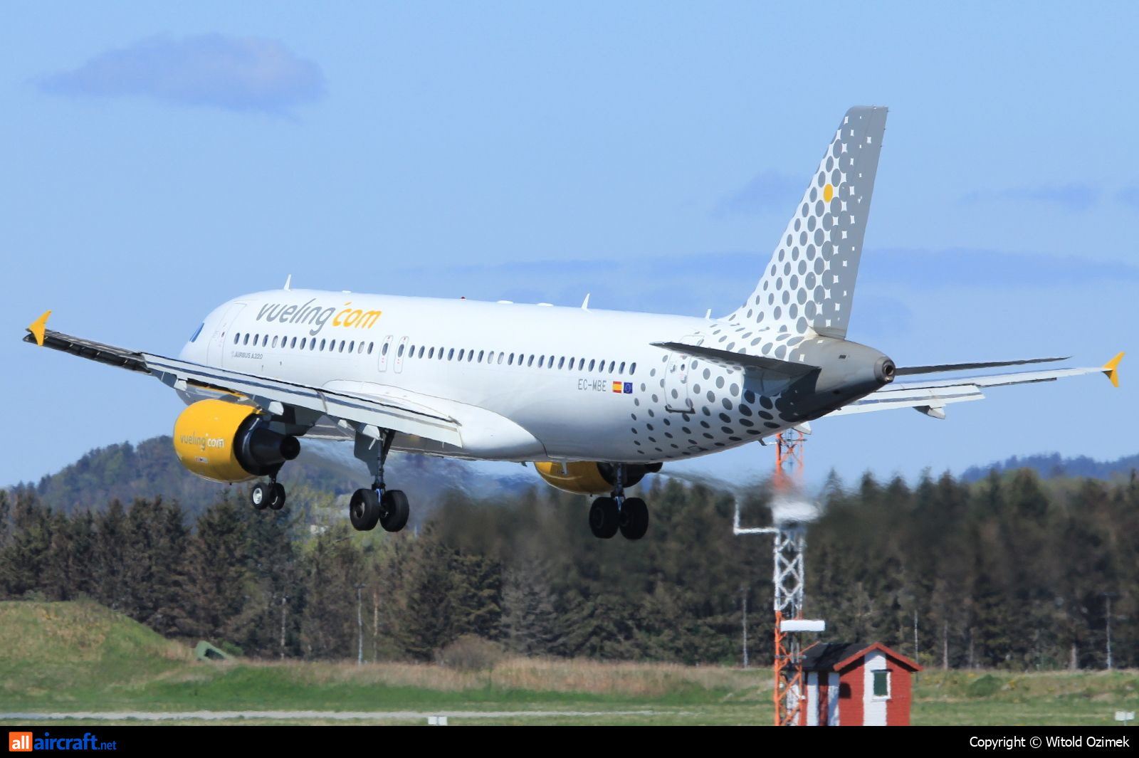EC-MBE · Airbus A320-214 · (SVG / ENZV)