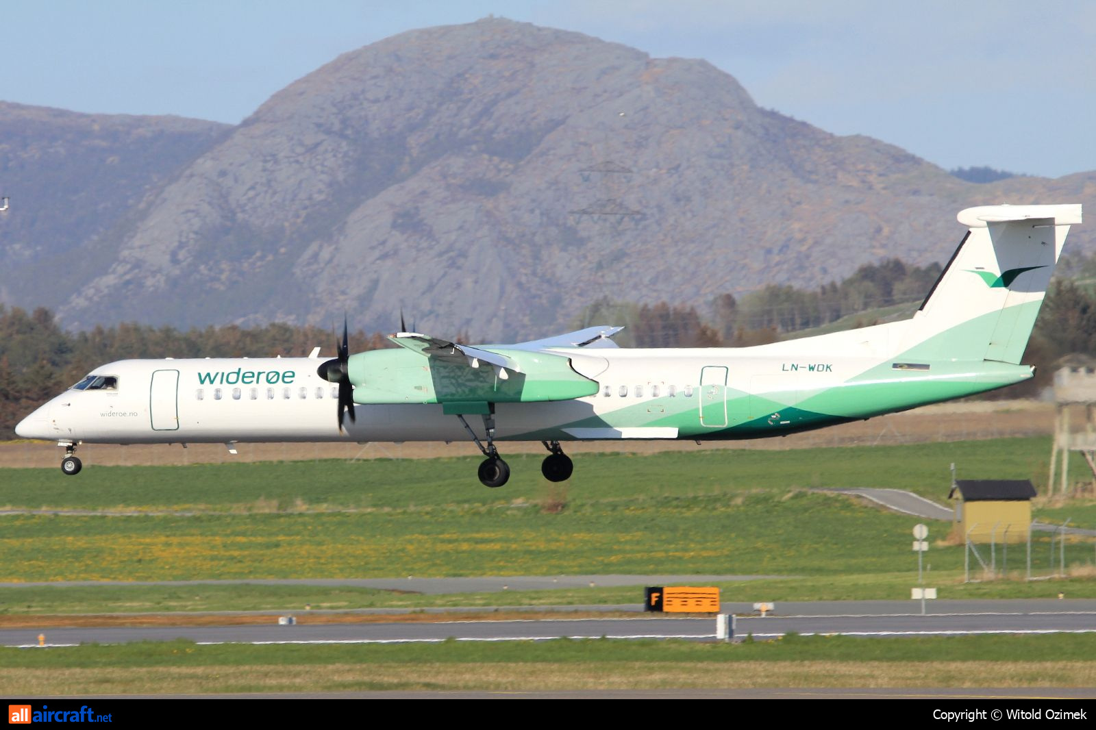 LN-WDK · Bombardier Dash 8-Q402 · (SVG / ENZV)