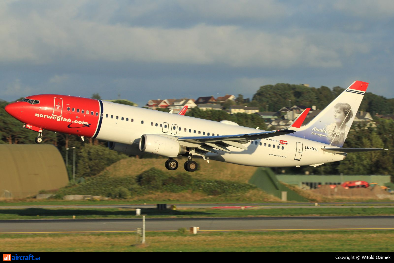LN-DYL · Boeing 737-8JP · (OSL / ENGM)
