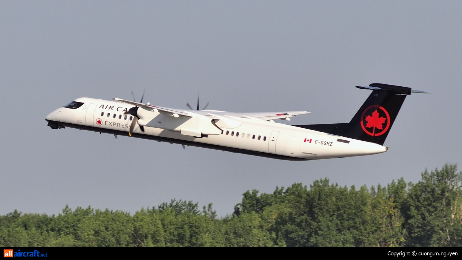 C-GGMZ · Bombardier Dash 8-Q402 · (YUL / CYUL)