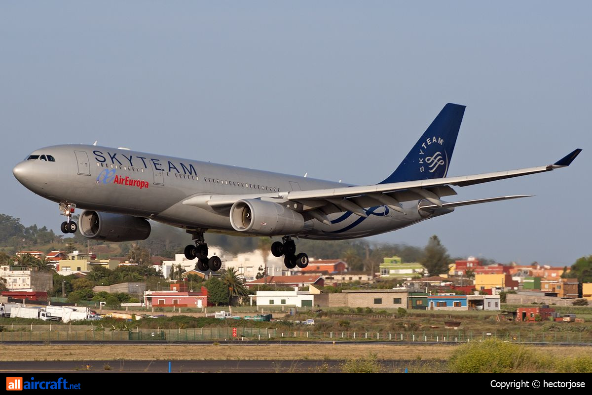 EC-LNH · Airbus A330-243 · (TFN / GCXO)