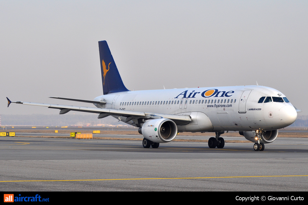 EI-DST · Airbus A320-216 · (MXP / LIMC)