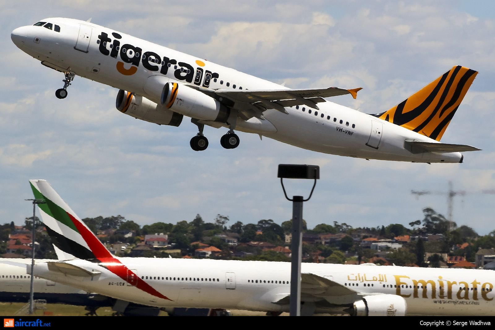 VH-VNF · Airbus A320-232 · (SYD / YSSY)
