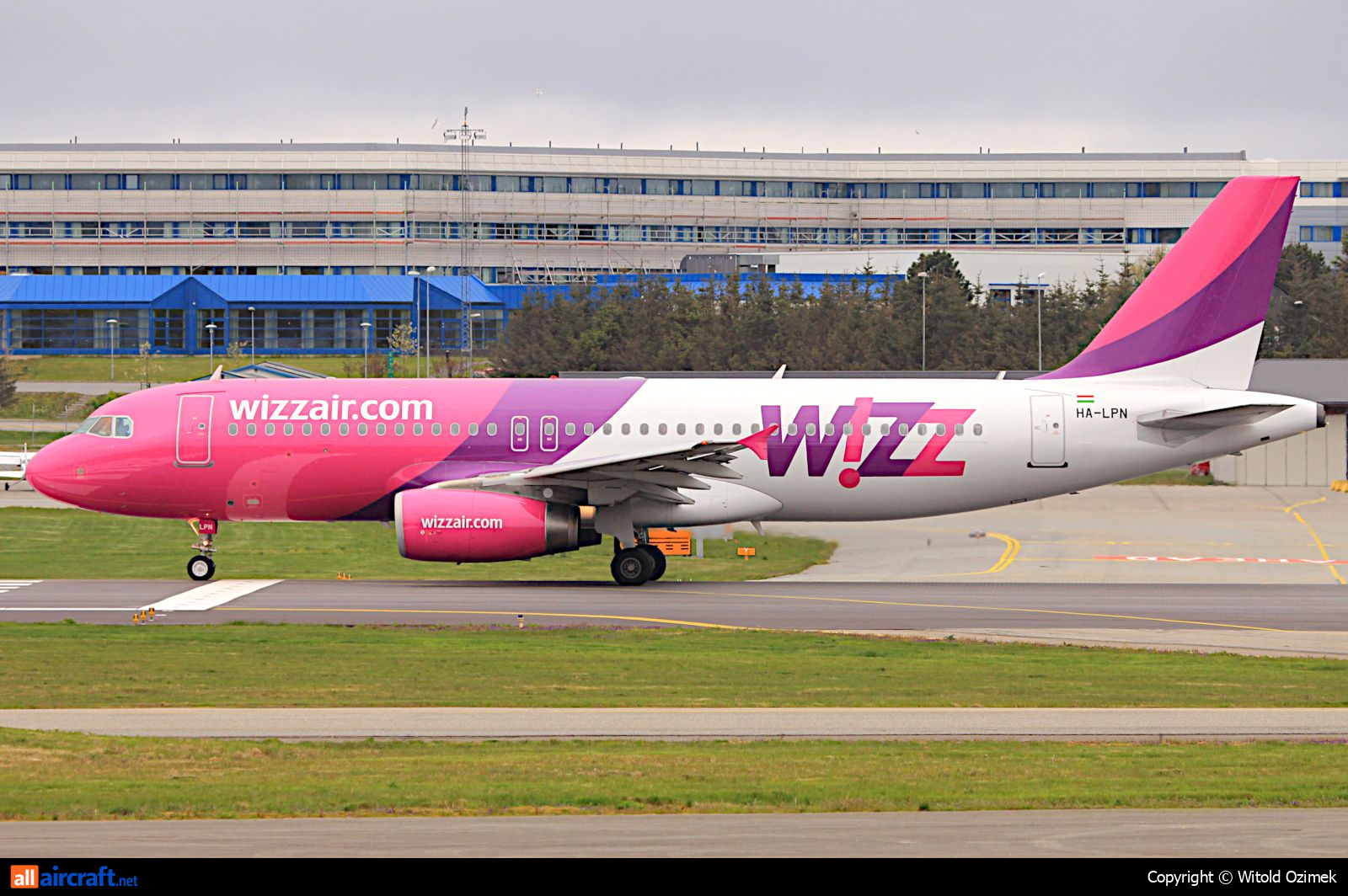 HA-LPN · Airbus A320-232 · (SVG / ENZV)
