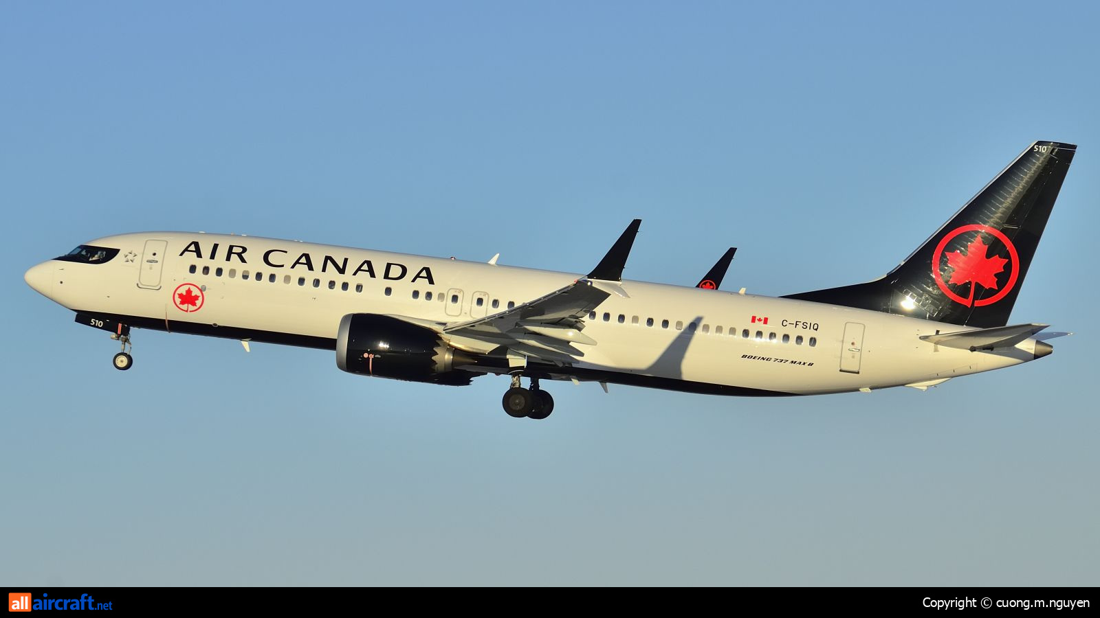C-FSIQ · Boeing 737-8 MAX · (YUL / CYUL)
