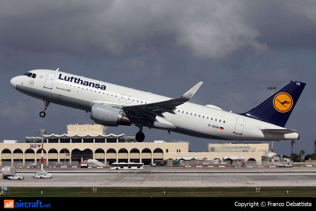 D-AIUN · Airbus A320-214(WL) · (MLA / LMML)