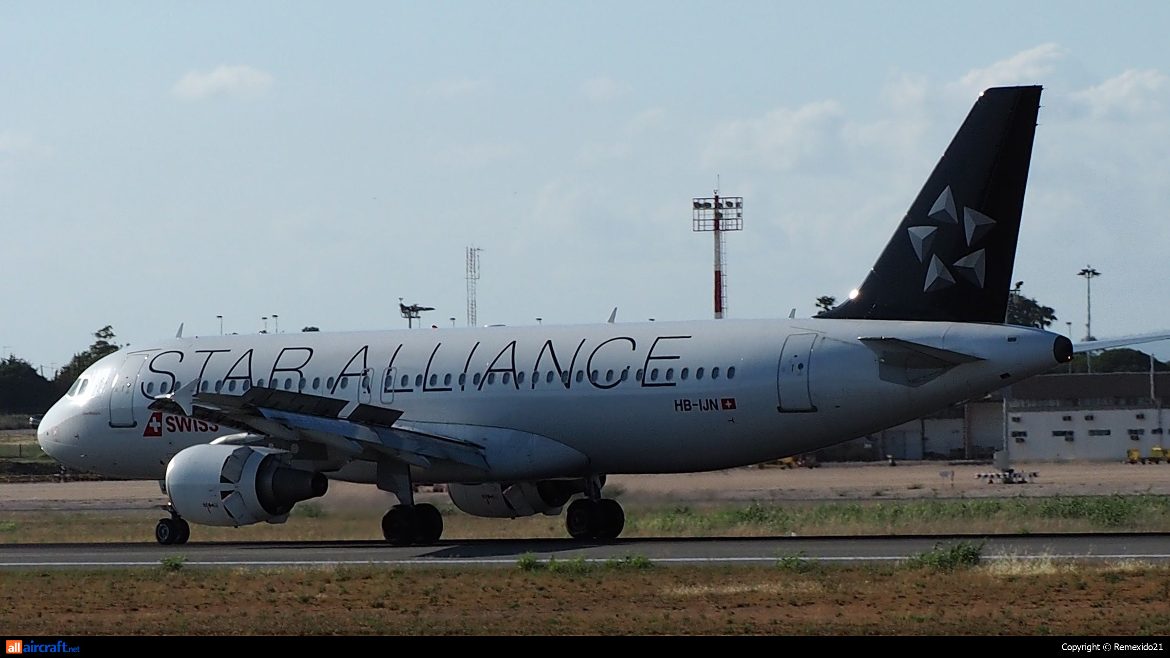 HB-IJN · Airbus A320-214 · (FAO / LPFR)