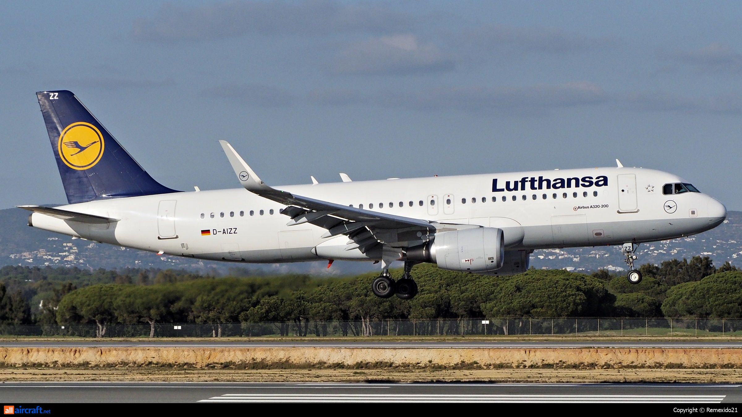D-AIZZ · Airbus A320-214(WL) · (FAO / LPFR)