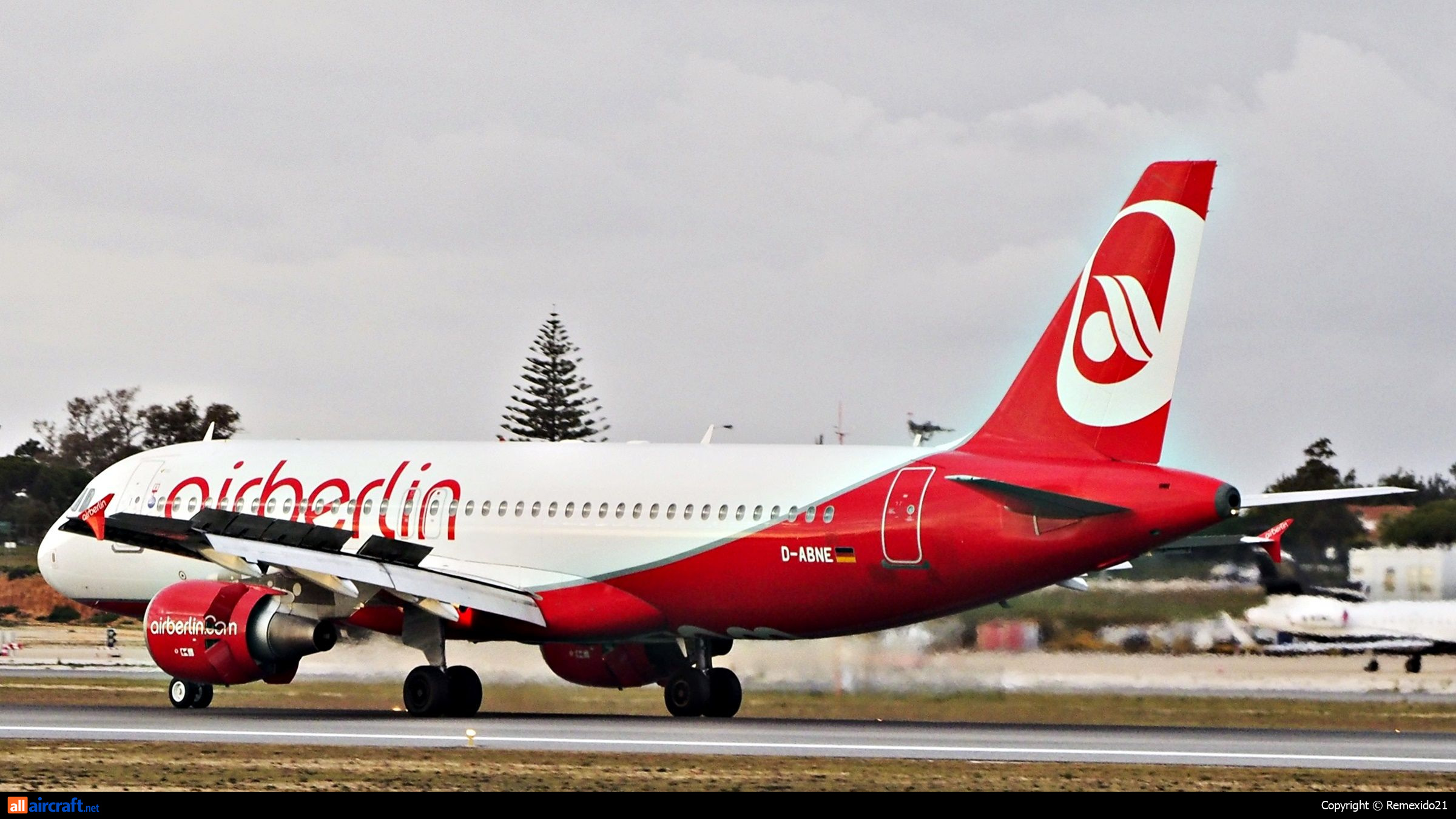 D-ABNE · Airbus A320-214 · (FAO / LPFR)