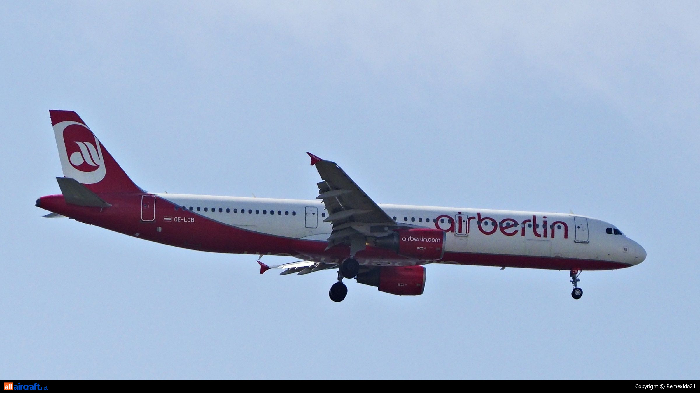 OE-LCB · Airbus A321-211 · (FAO / LPFR)