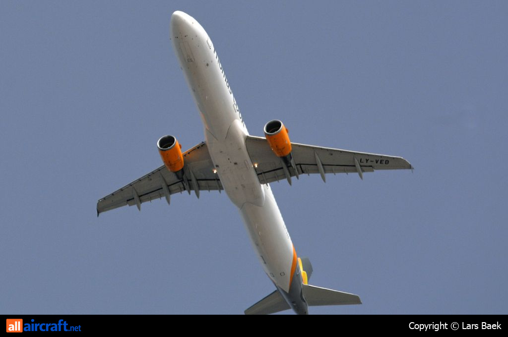 LY-VEB · Airbus A320-214 · (MLA / LMML)