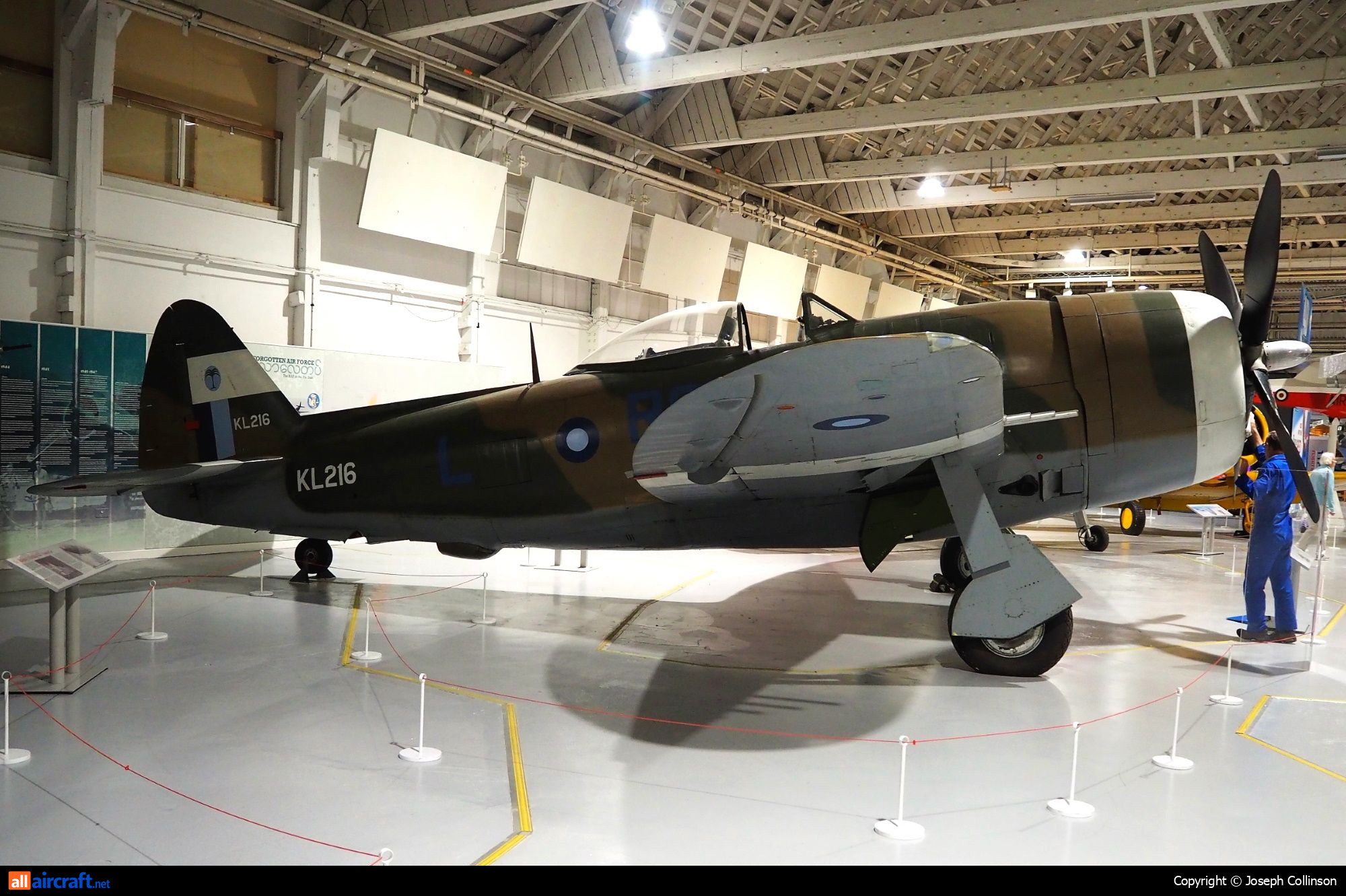 KL216 · Republic P-47D Thunderbolt · (HEN)