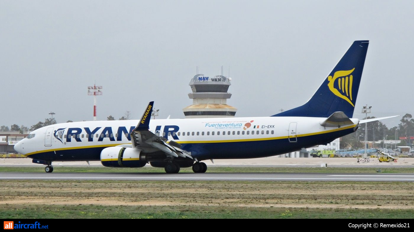 EI-EKK · Boeing 737-8AS(WL) · (FAO / LPFR)