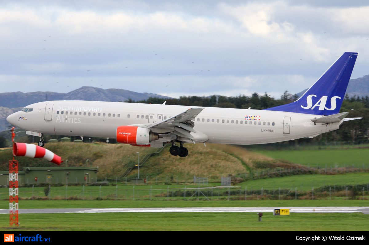 LN-RRU · Boeing 737-883 · (SVG / ENZV)