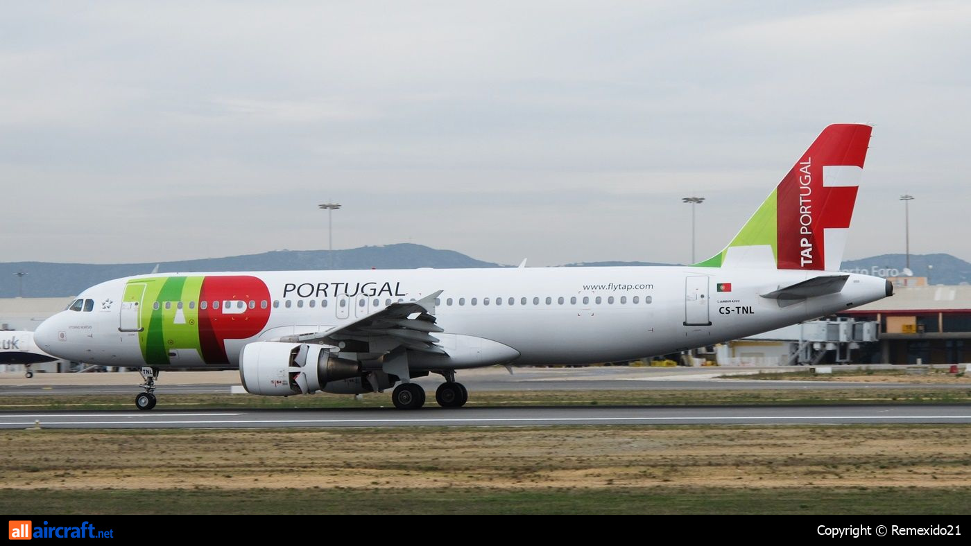 CS-TNL · Airbus A320-214 · (FAO / LPFR)