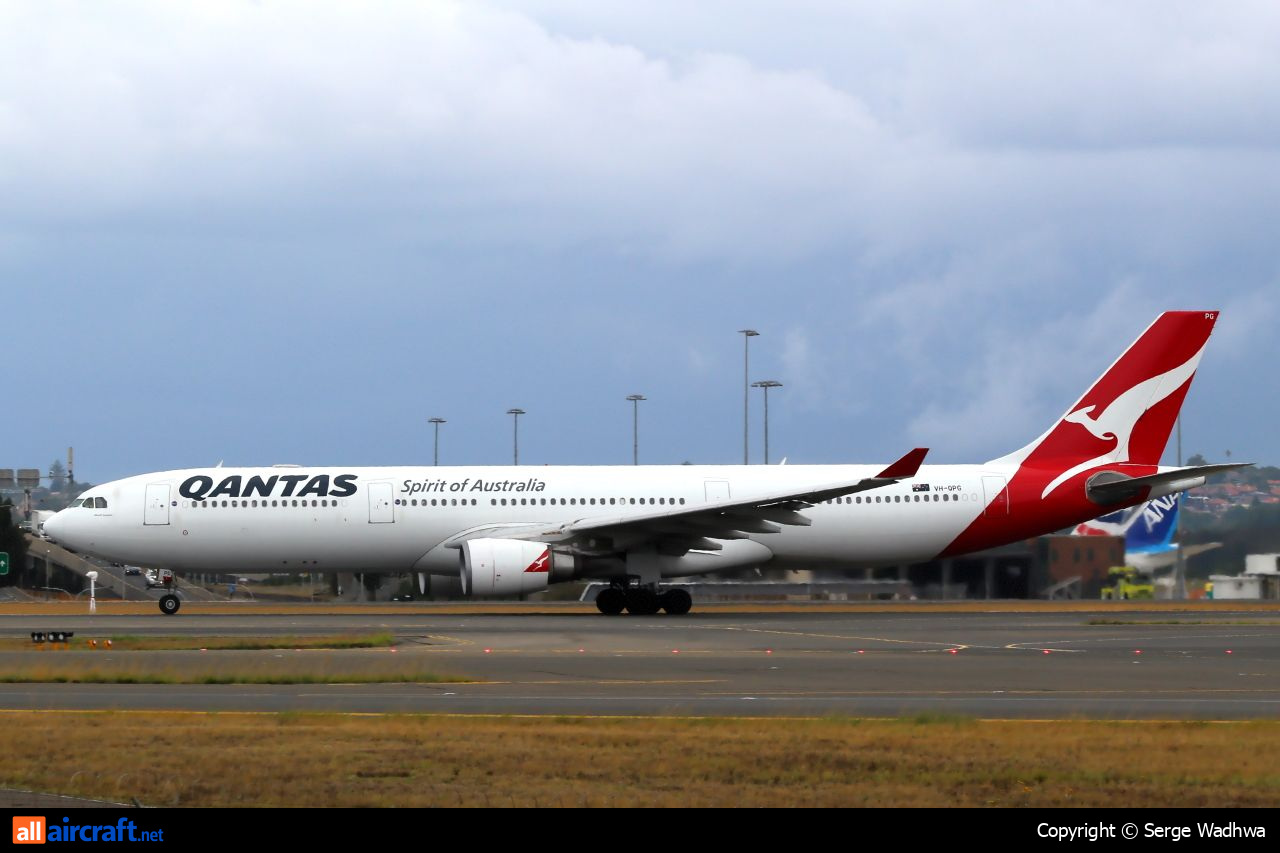 VH-QPG · Airbus A330-303 · (SYD / YSSY)