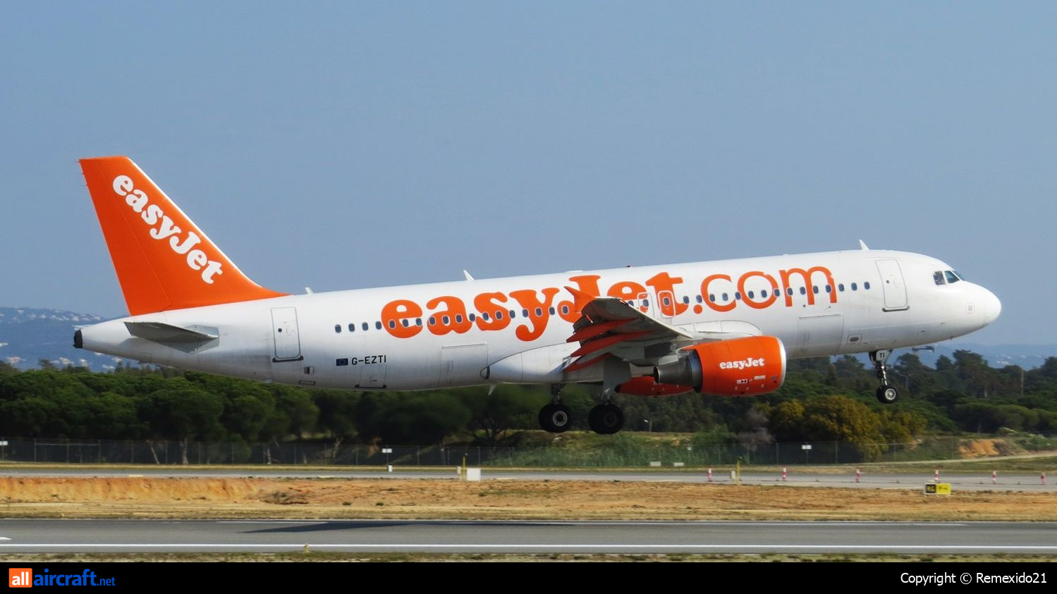 G-EZTI · Airbus A320-214 · (FAO / LPFR)