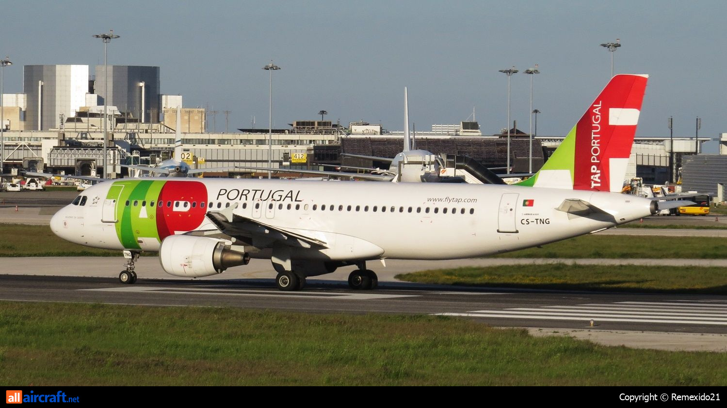 CS-TNG · Airbus A320-214 · (LIS / LPPT)