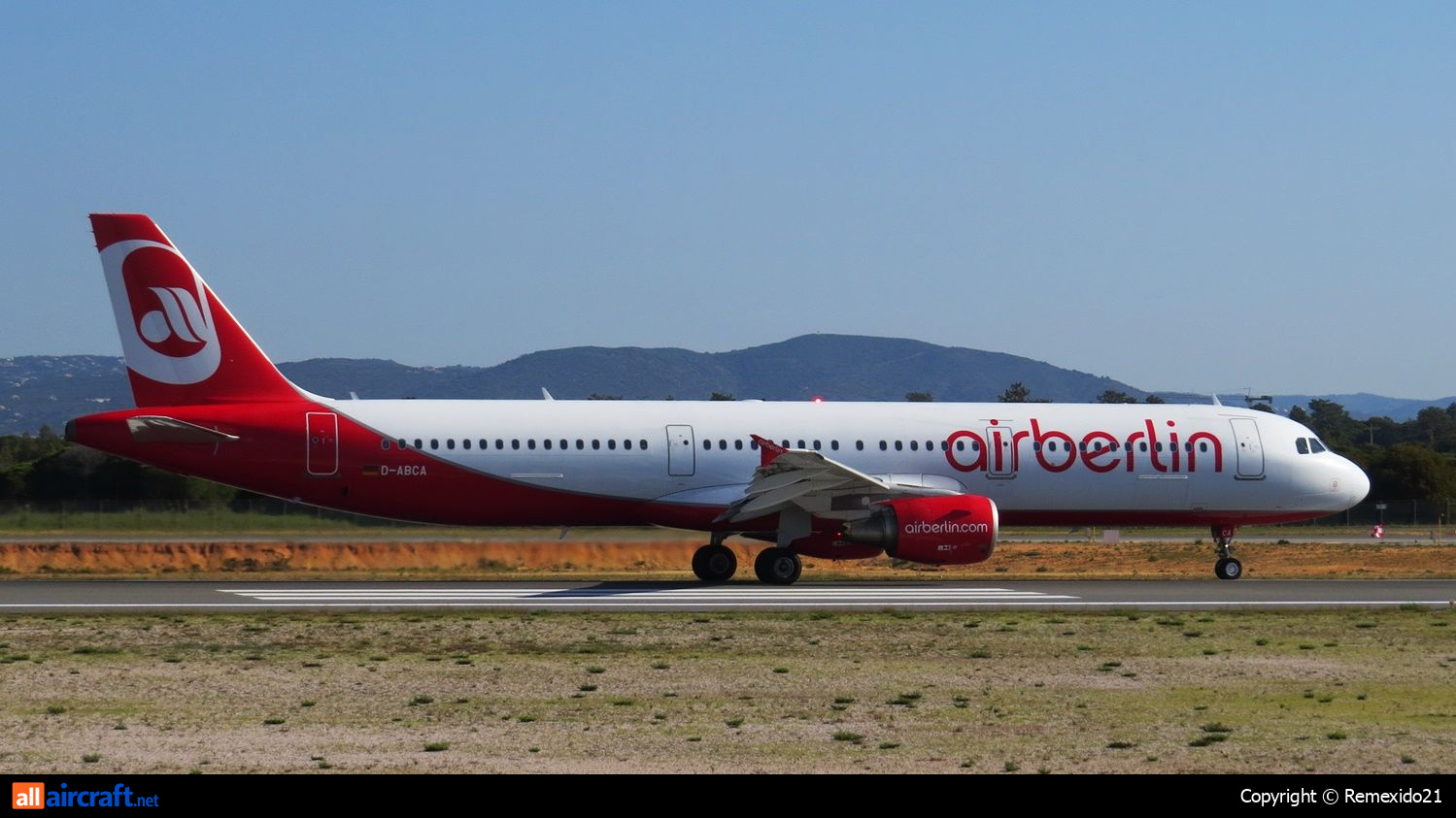 D-ABCA · Airbus A321-211 · (FAO / LPFR)