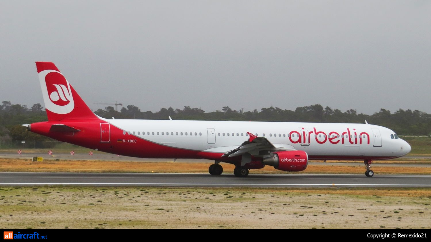 D-ABCC · Airbus A321-211 · (FAO / LPFR)