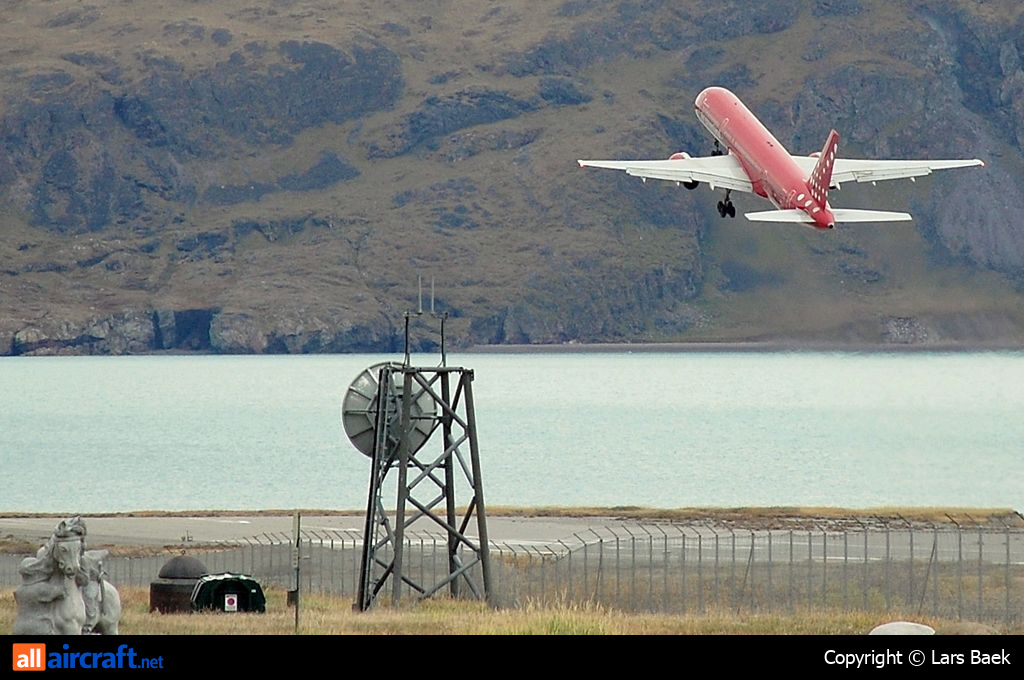 OY-GRL · Boeing 757-236 · (UAK / BGBW)