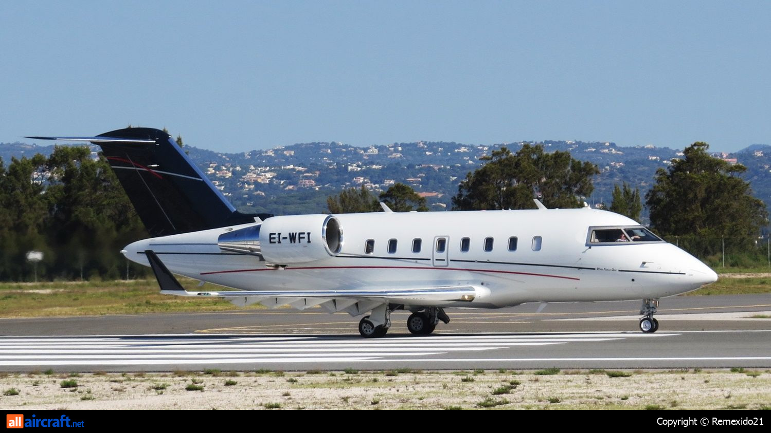 EI-WFI · Bombardier CL-600-2B16 Challenger 605 · (FAO / LPFR)