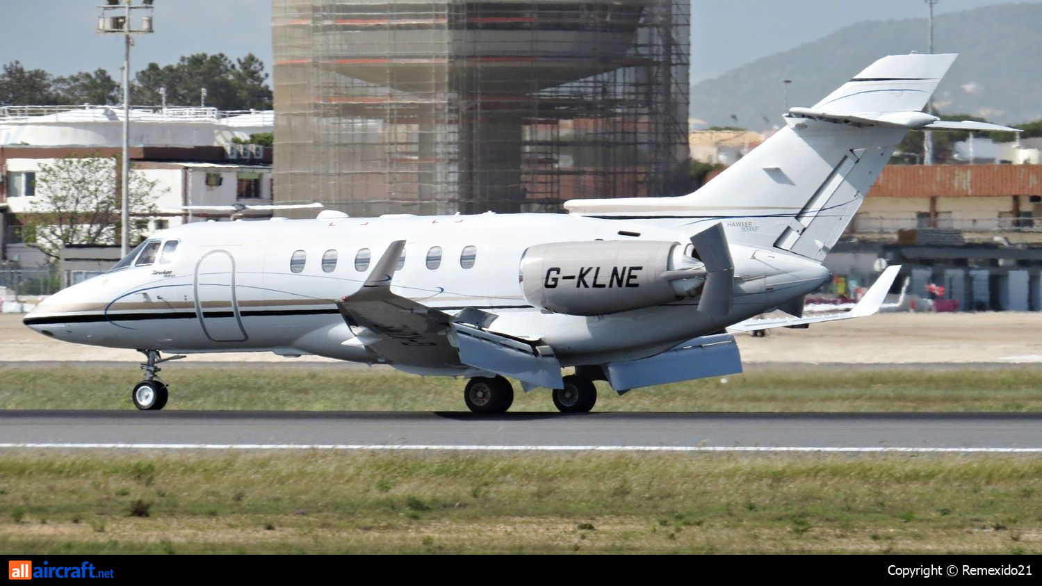 G-KLNE · Hawker Beechcraft 900XP · (FAO / LPFR)