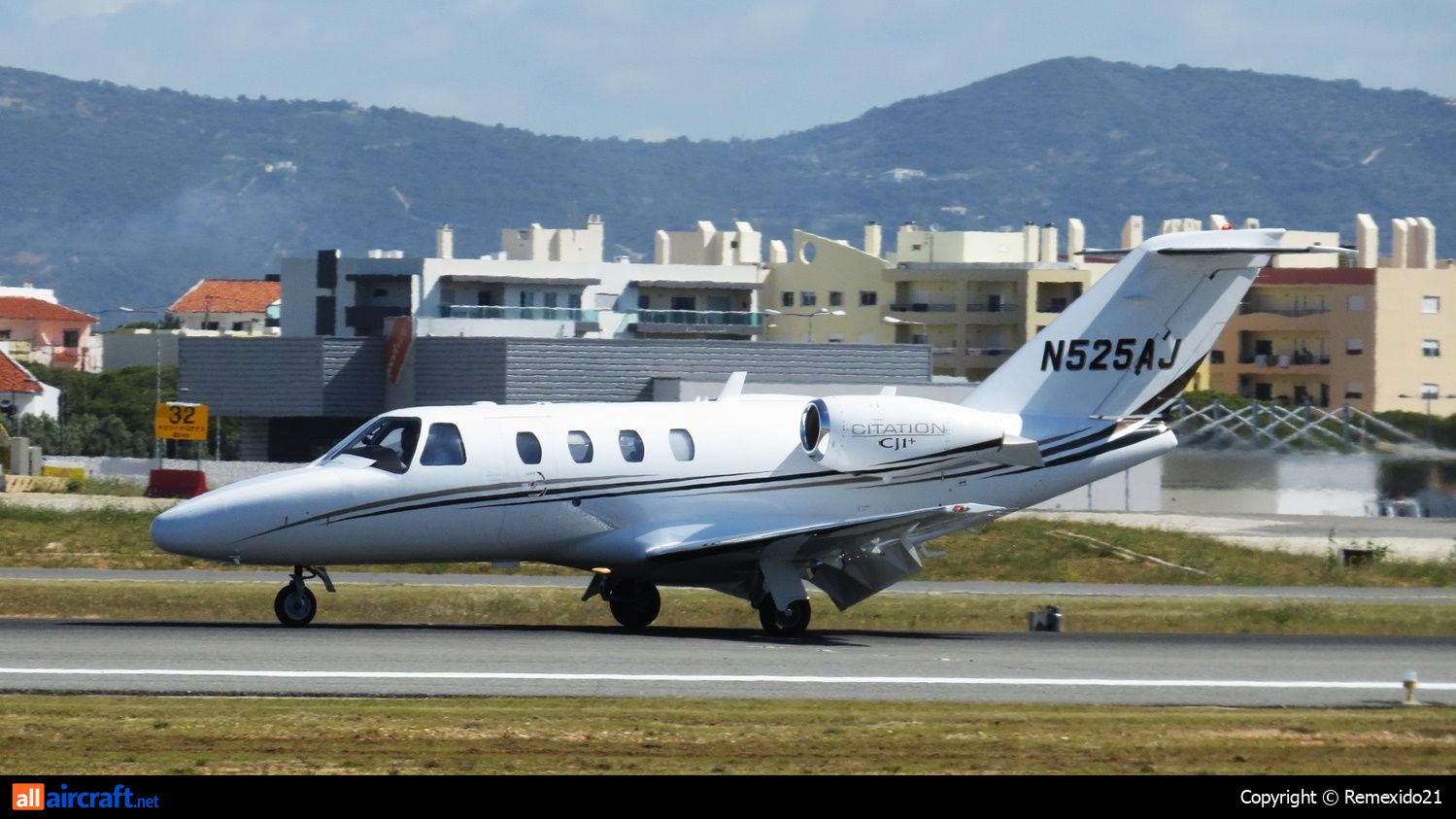 N525AJ