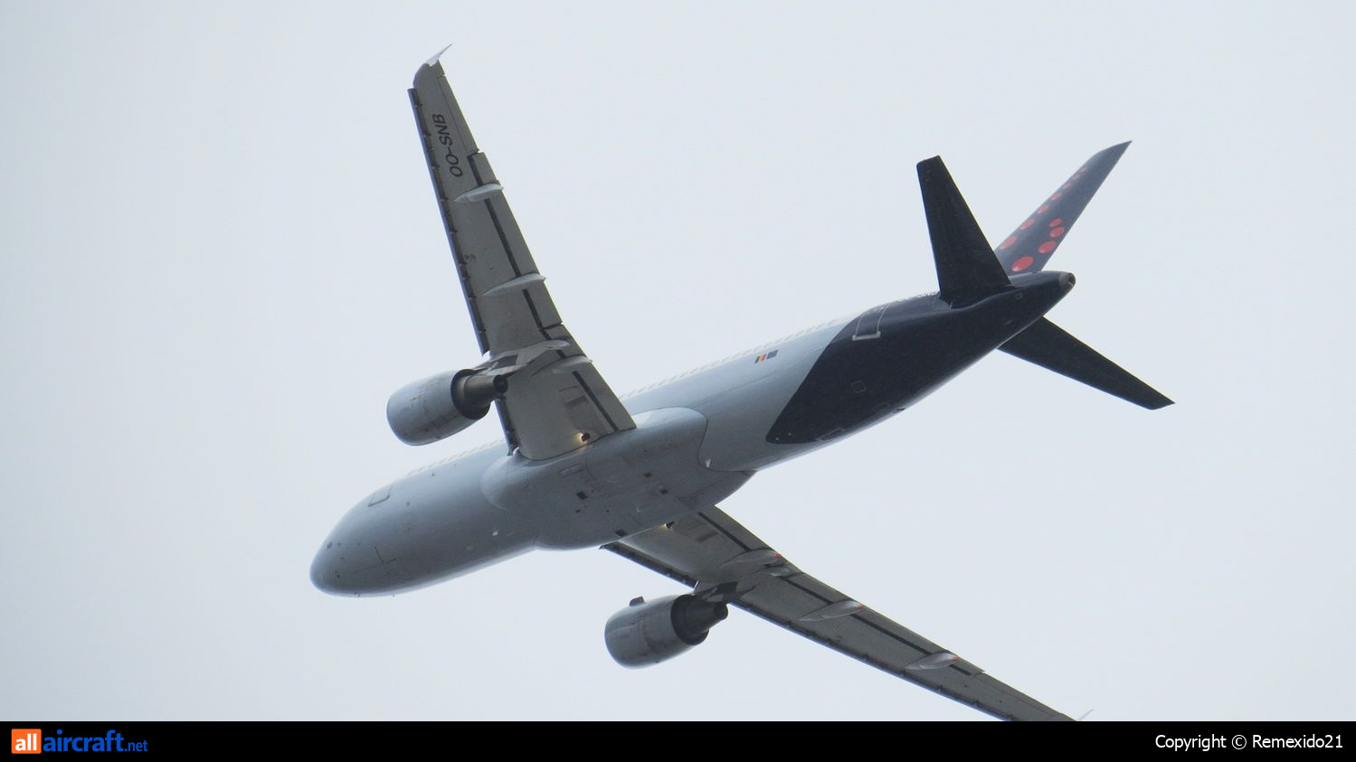 OO-SNB · Airbus A320-214 · (LIS / LPPT)
