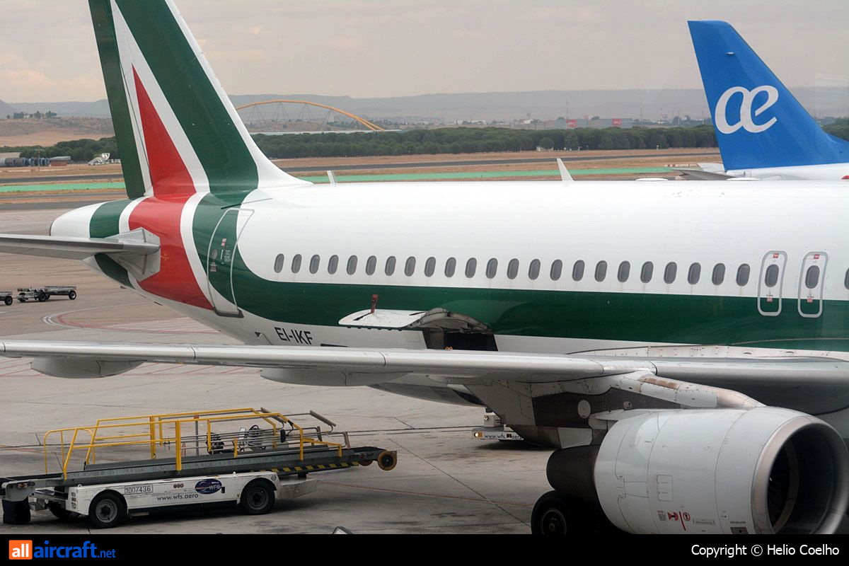 EI-IKF · Airbus A320-214 · (MAD / LEMD)