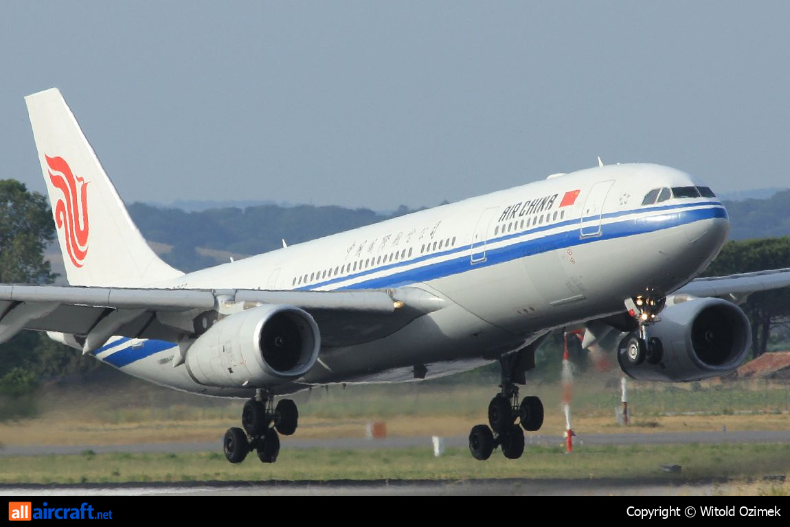 B-6092 · Airbus A330-243 · (FCO / LIRF)