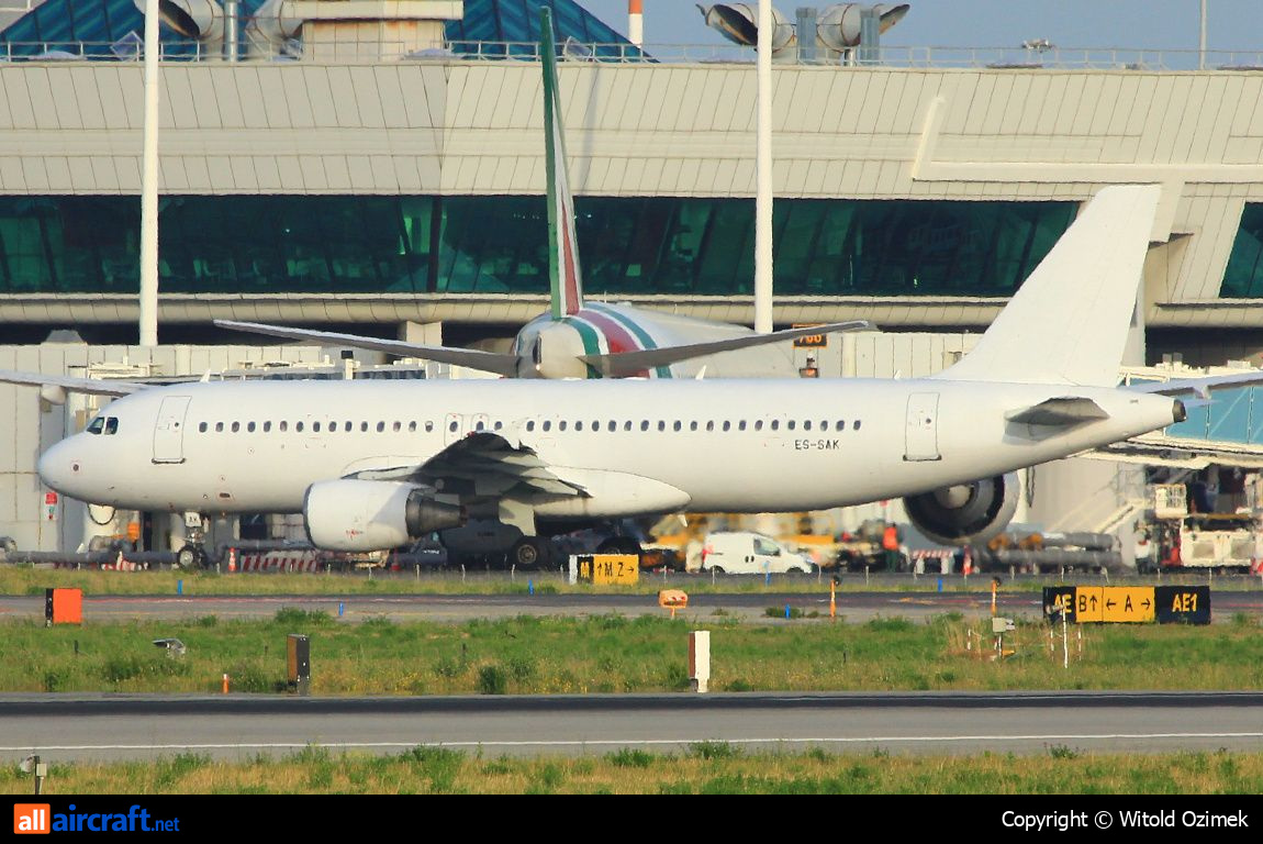 ES-SAK · Airbus A320-214 · (FCO / LIRF)