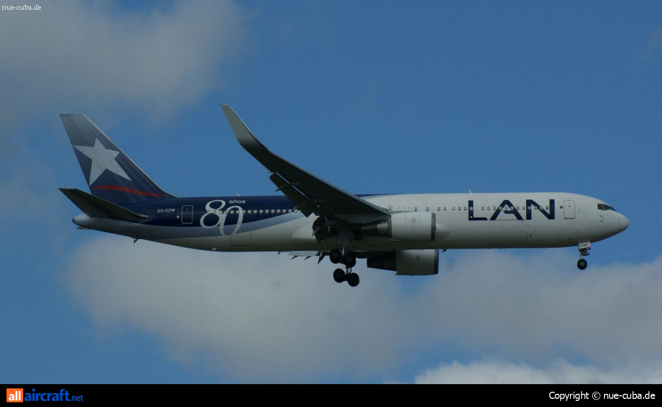 CC-CZW · Boeing 767-316(ER)(WL) · (YYZ / CYYZ)