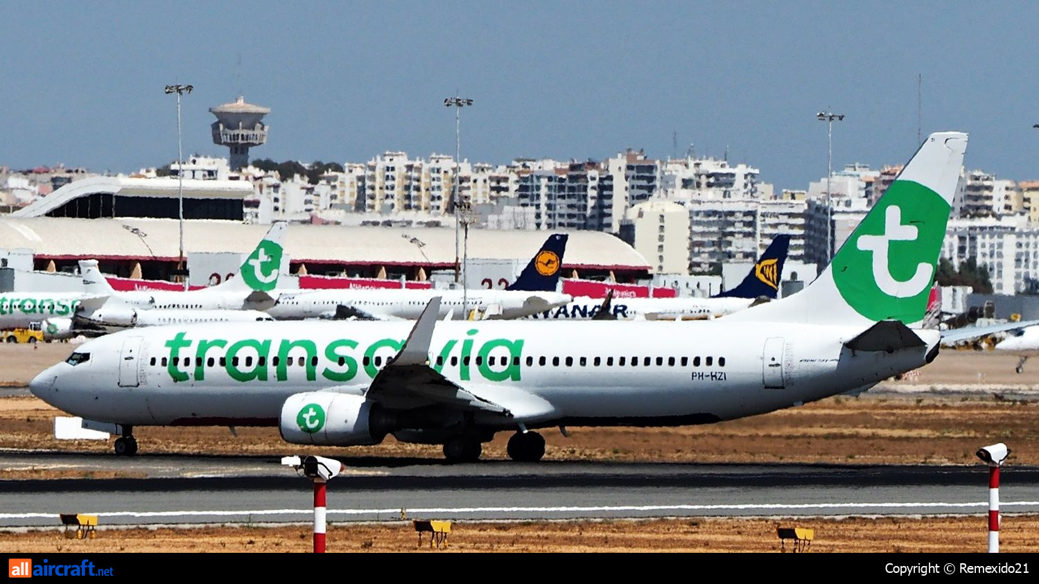 PH-HZI · Boeing 737-8K2(WL) · (FAO / LPFR)
