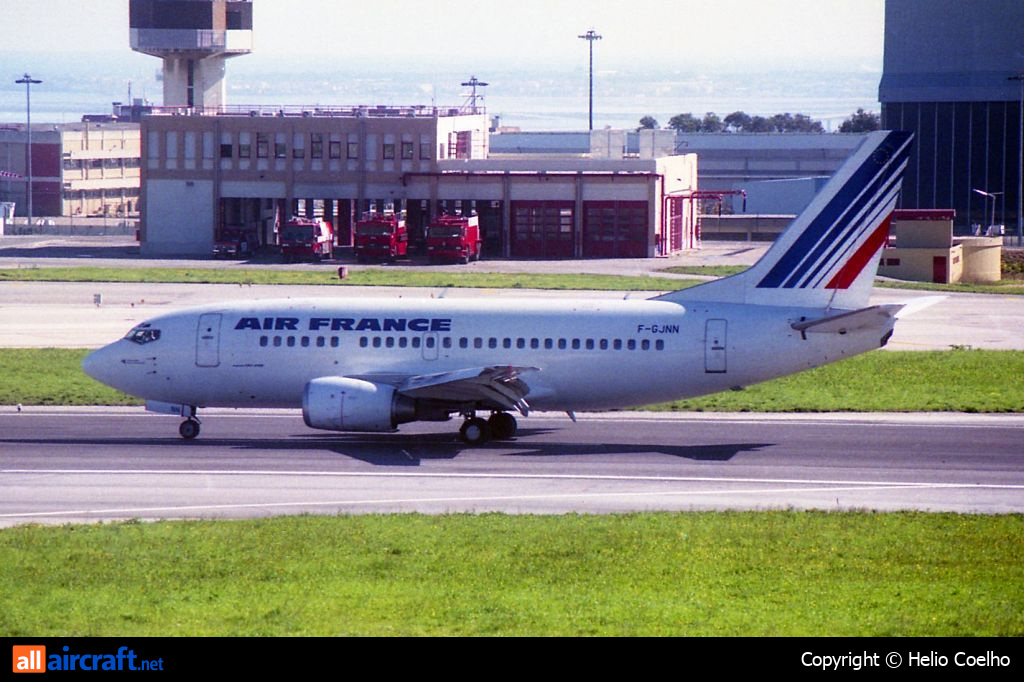 F-GJNN · Boeing 737-528 · (LIS / LPPT)