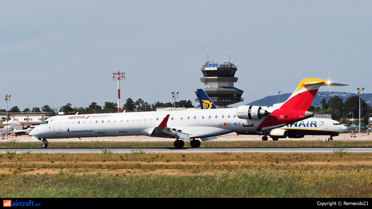 EC-MLO · Bombardier CRJ-1000 · (FAO / LPFR)