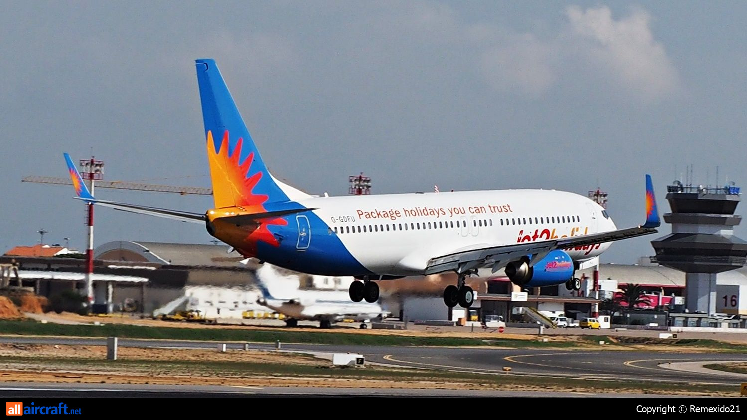 G-GDFU · Boeing 737-8K5(WL) · (FAO / LPFR)