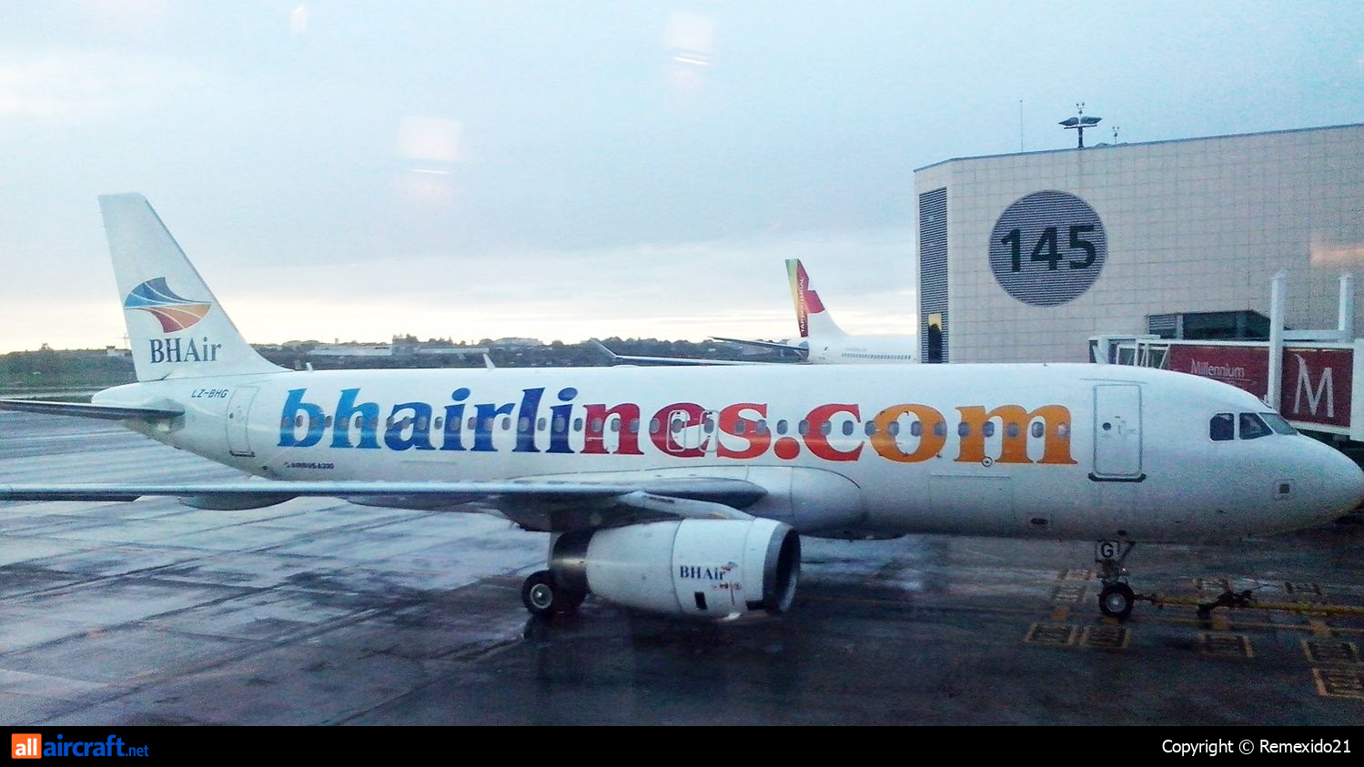 LZ-BHG · Airbus A320-232 · (LIS / LPPT)