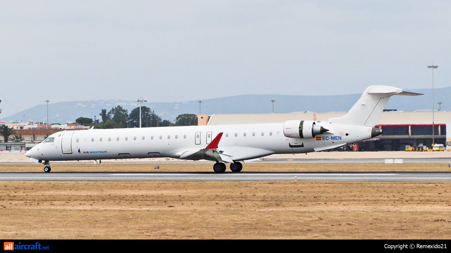 EC-MEN · Bombardier CRJ-900ER · (FAO / LPFR)