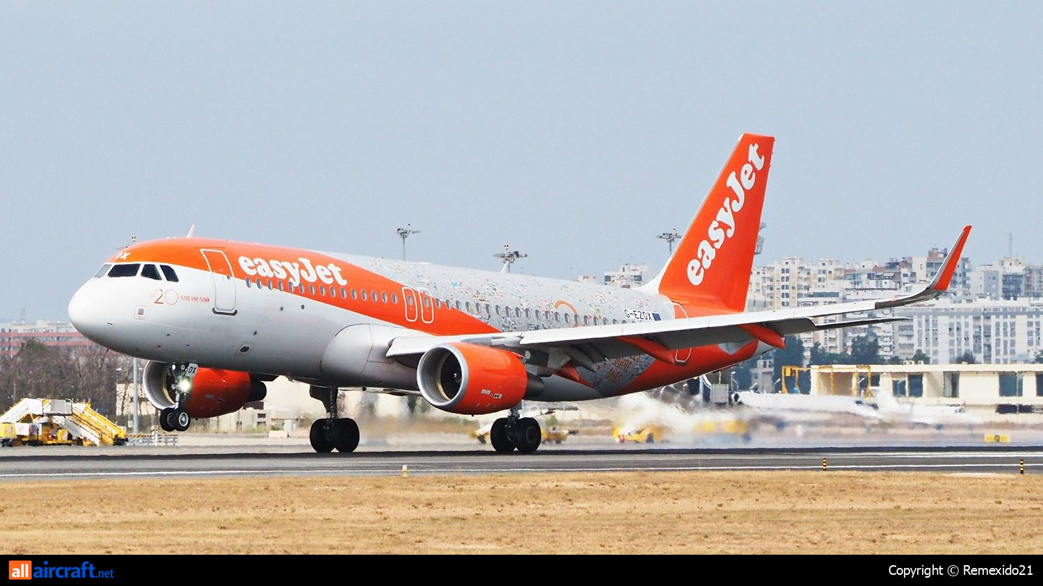 G-EZOX · Airbus A320-214(WL) · (FAO / LPFR)