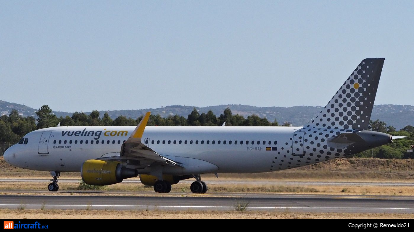 EC-MAH · Airbus A320-214(WL) · (FAO / LPFR)