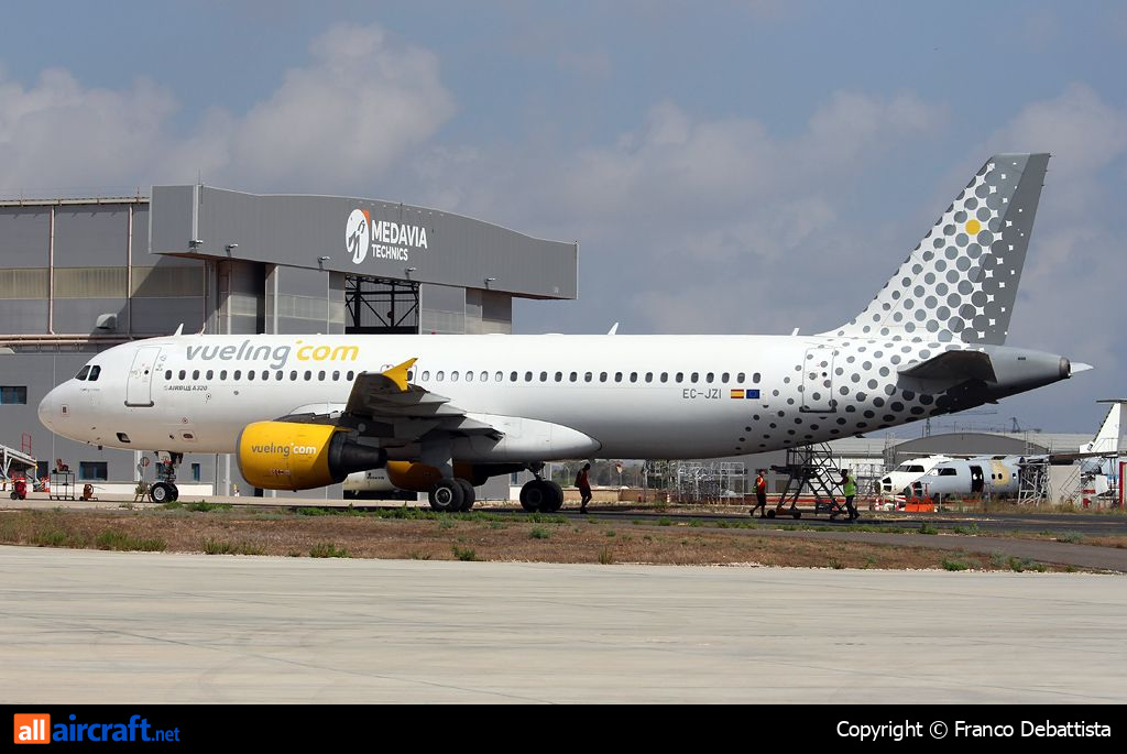 EC-JZI · Airbus A320-214 · (MLA / LMML)