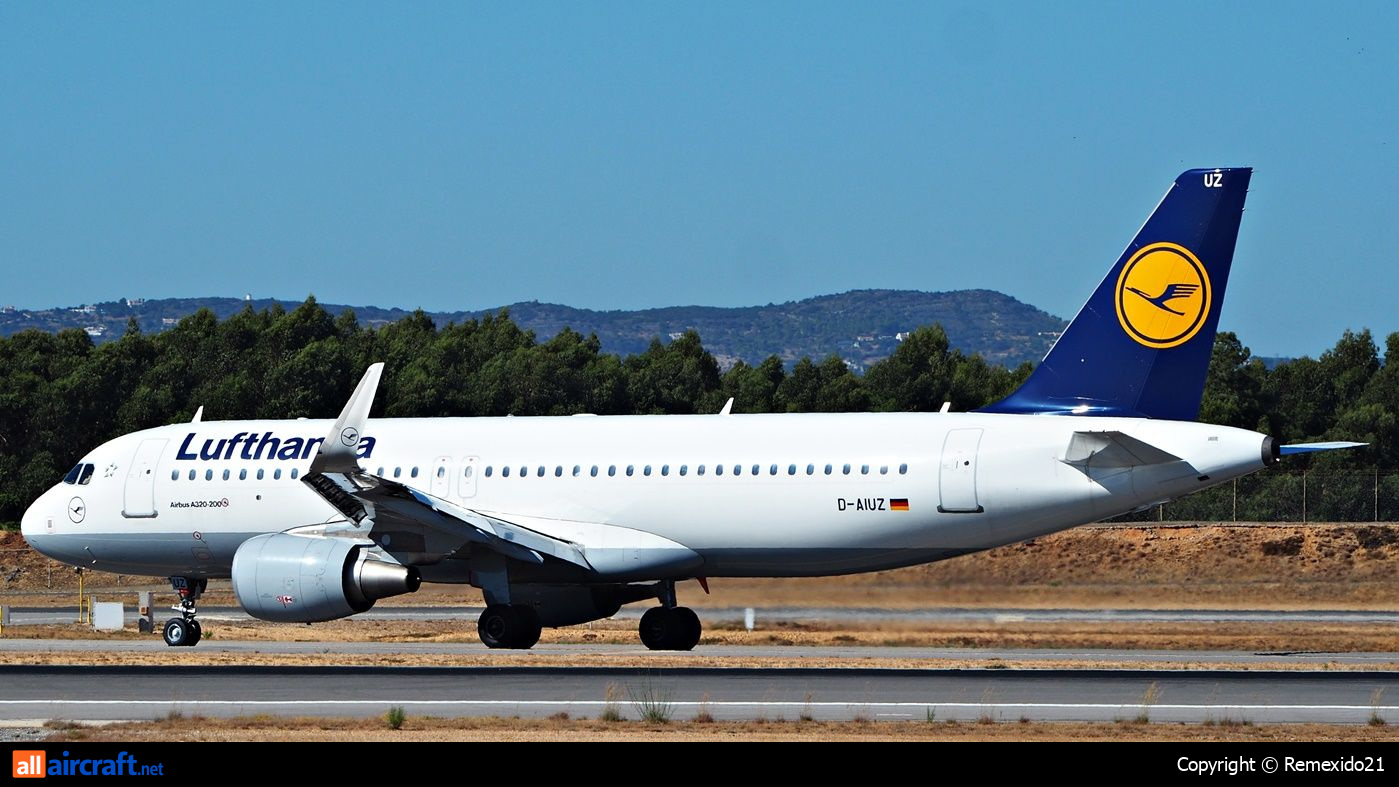 D-AIUZ · Airbus A320-214 · (FAO / LPFR)