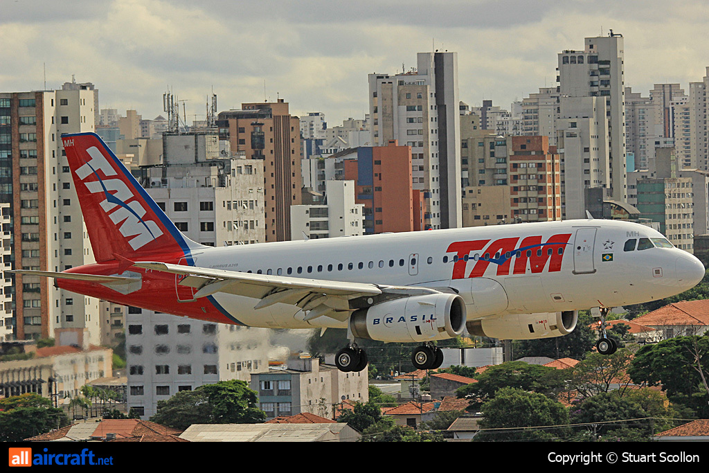 PT-TMH · Airbus A319-132 · (CGH / SBSP)