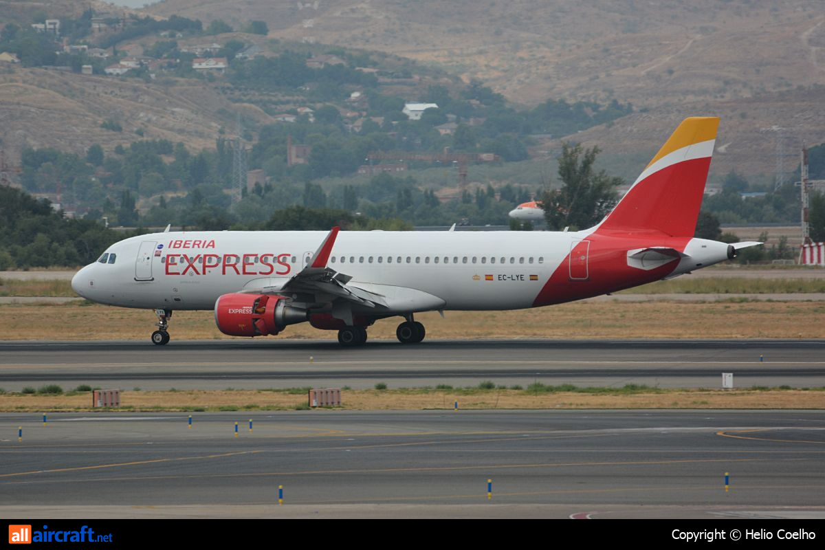 EC-LYE · Airbus A320-216(WL) · (MAD / LeMD)