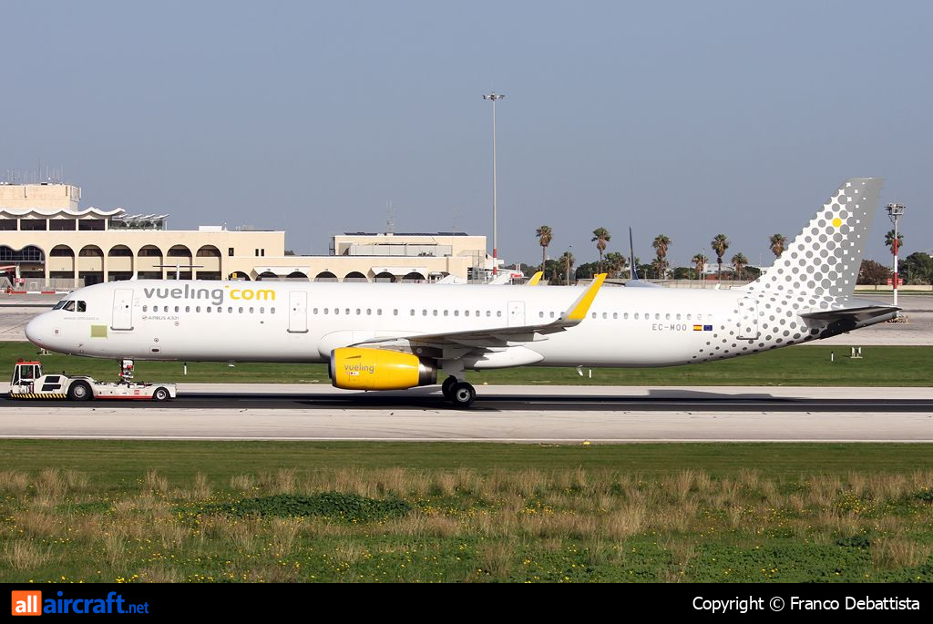 EC-MOO · Airbus A321-231(WL) · (MLA / LMML)