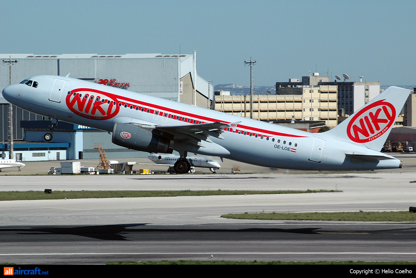 OE-LOE · Airbus A320-232 · (LIS / LPPT)