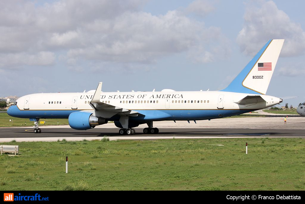 98-0002 · Boeing C-32A · (MLA / LMML)