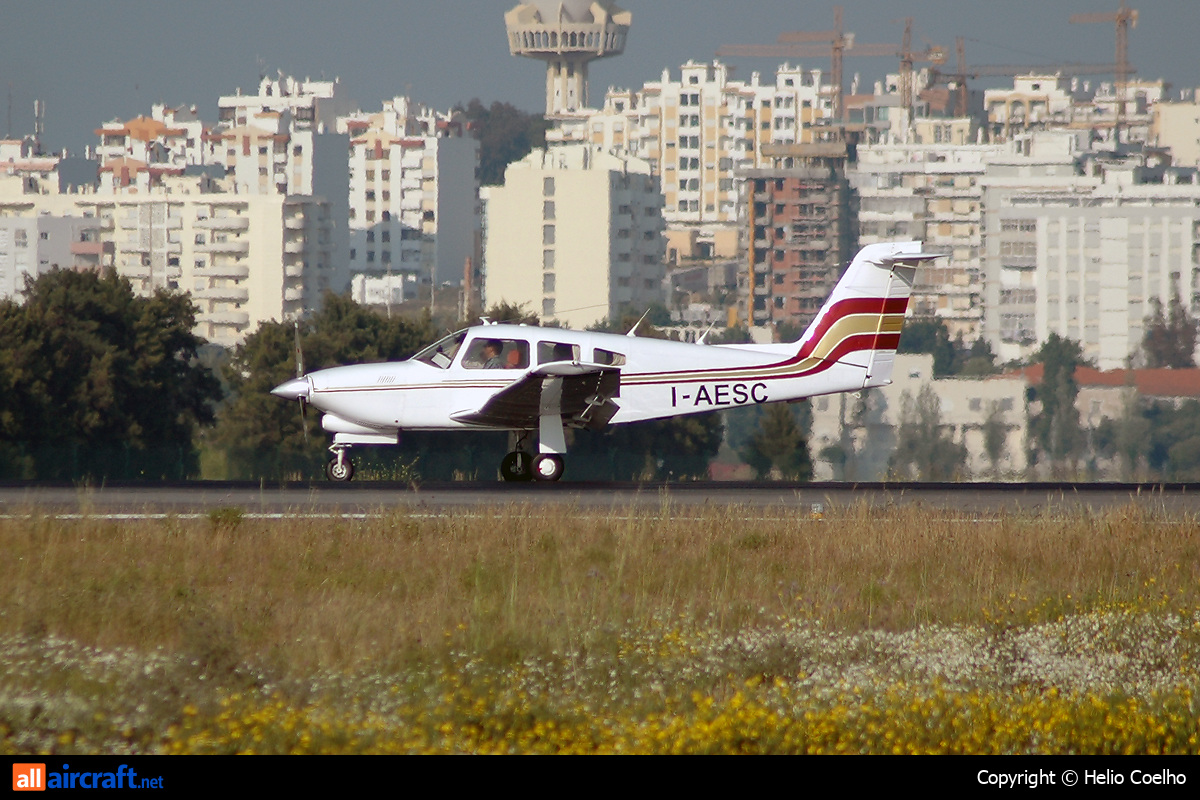 I-AESC · Piper PA-28RT-201T · (FAO / LPFR)