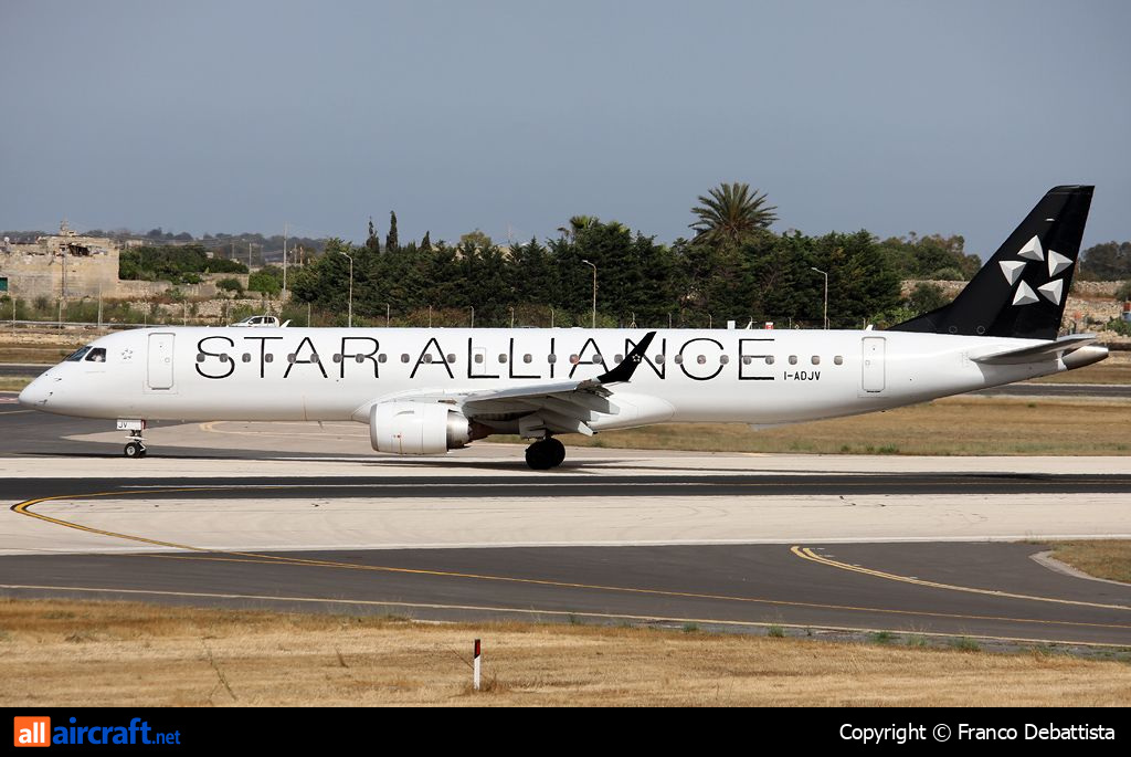 I-ADJV · Embraer 190-200LR · (MLA / LMML)
